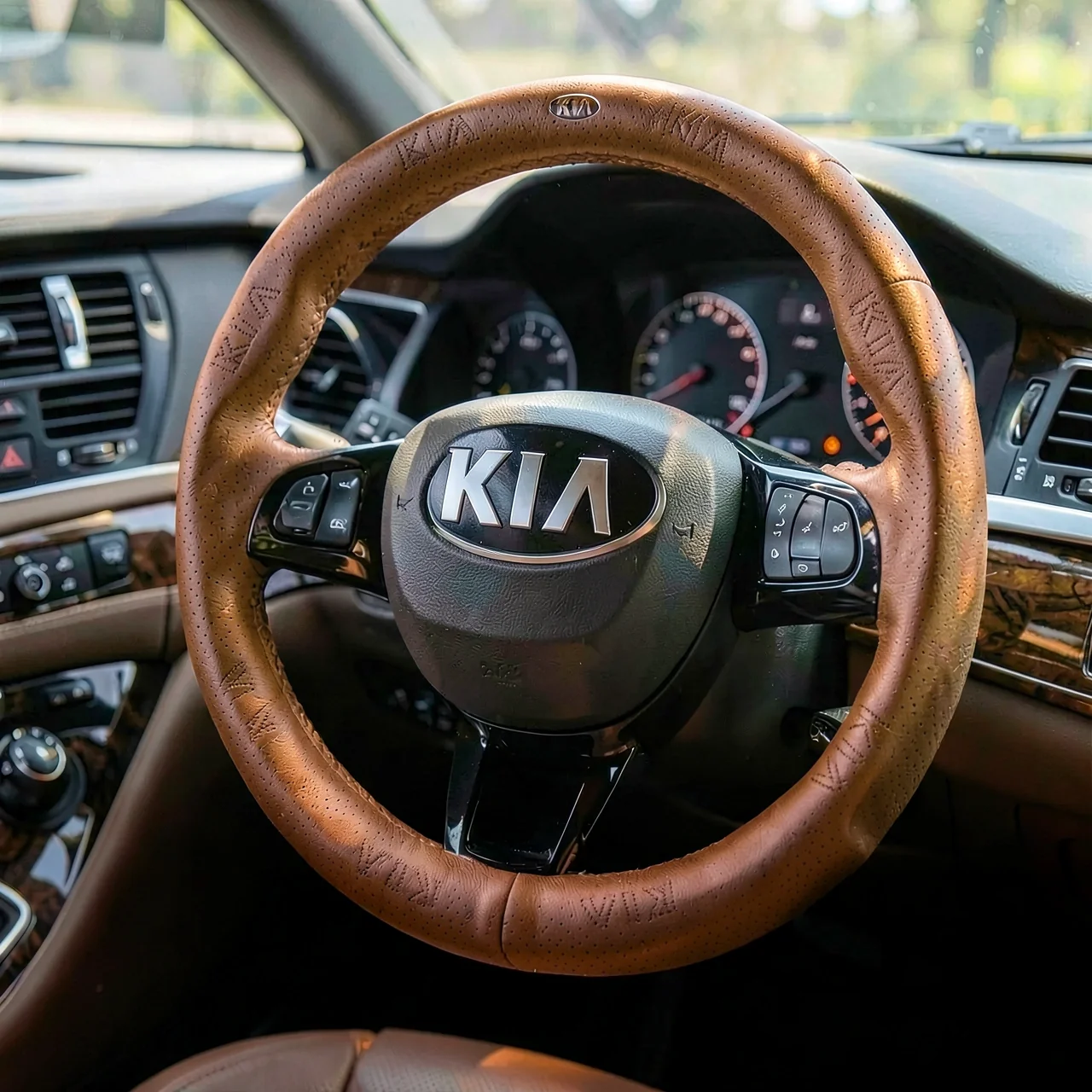 Чехол на руль Kia Hocasen D-образный мокко-коричневый перфорированный