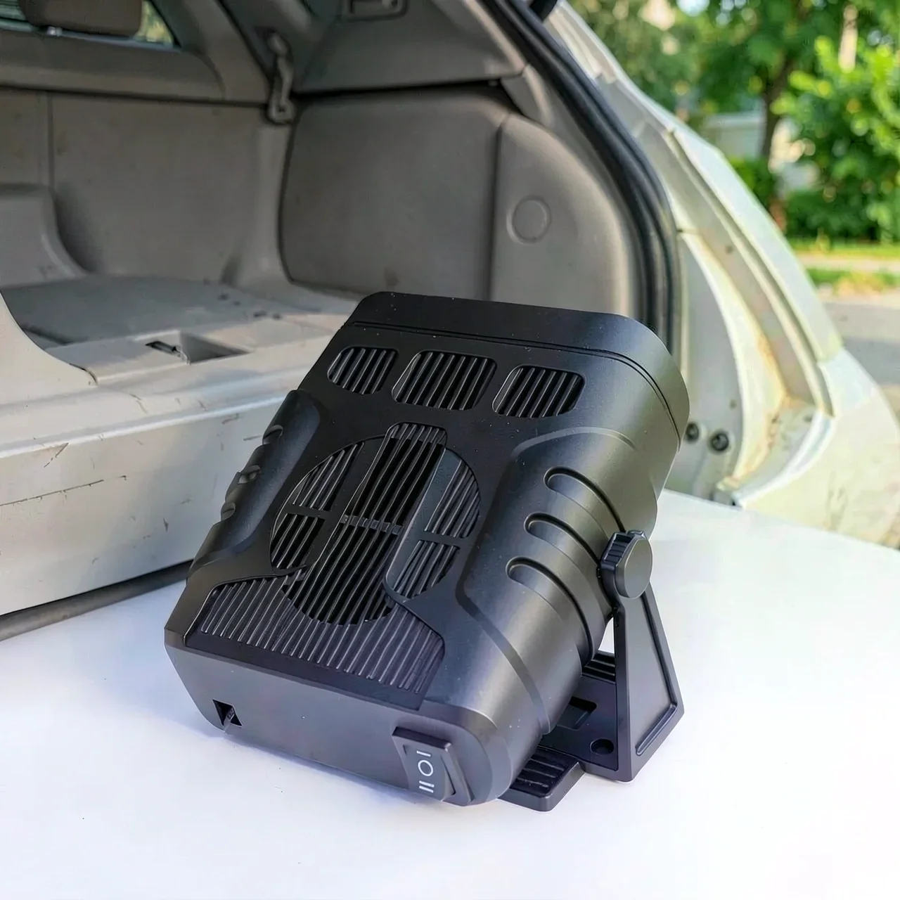 Автомобильный обогреватель треугольный обычный 120W
