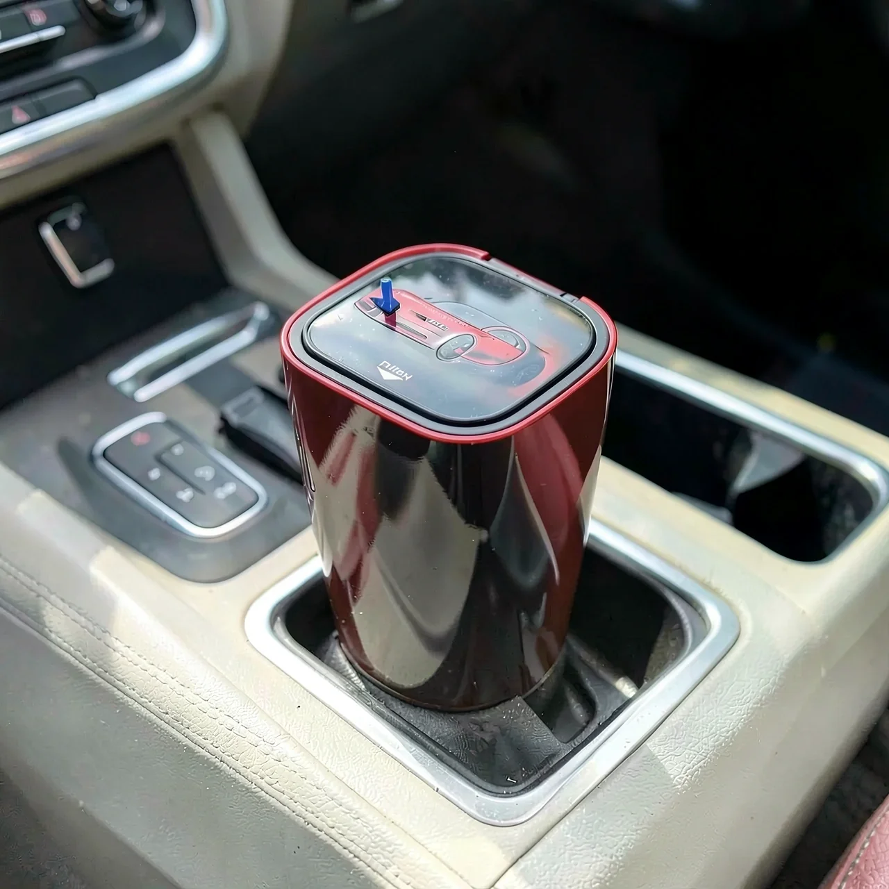 Пепельница автомобильная красная