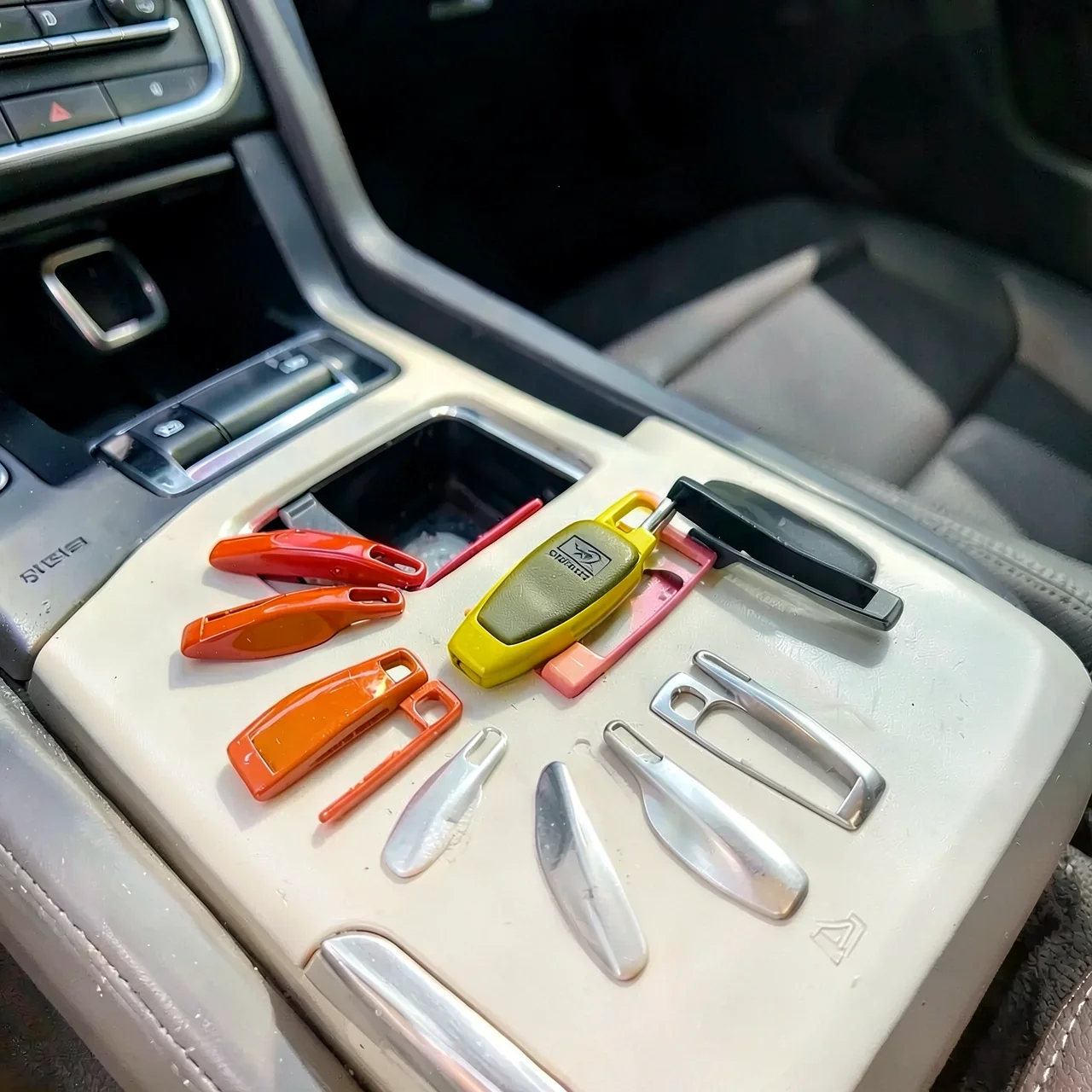 Чехол для ключа Porsche желтый