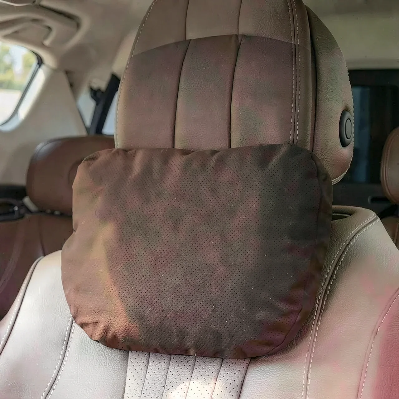 Подголовник автомобильный коричневый перфорированный