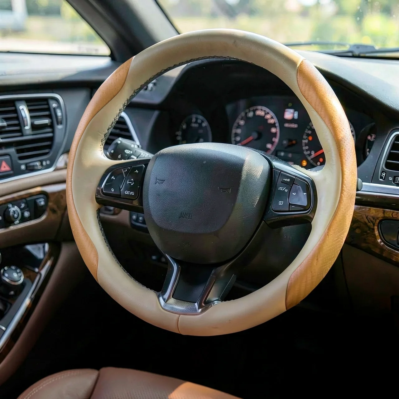 Чехол на руль Haval H6 белый оранжевое тиснение