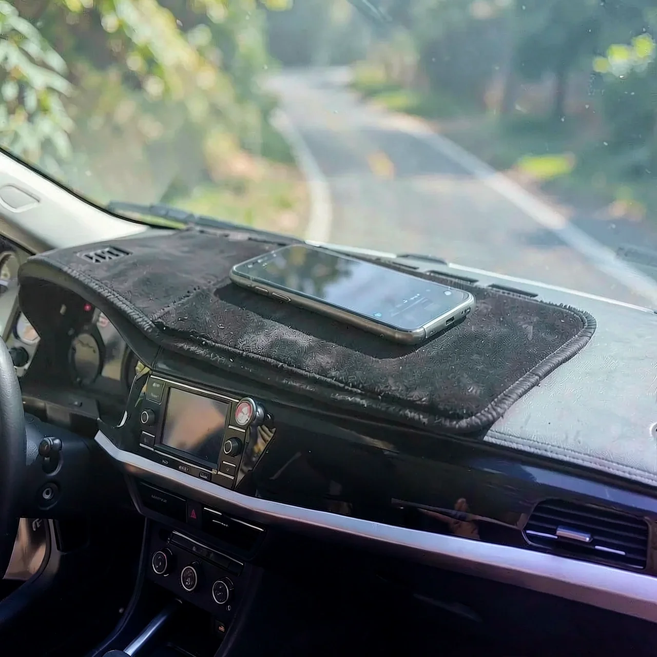 Накладка приборной панели фланель с черной окантовкой