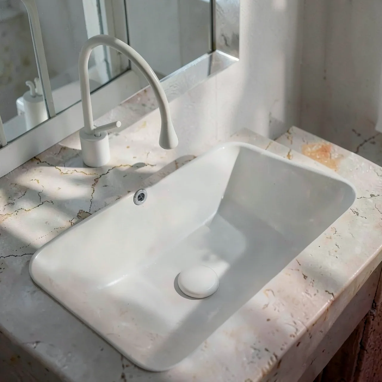 Раковина 54x38 с смесителем