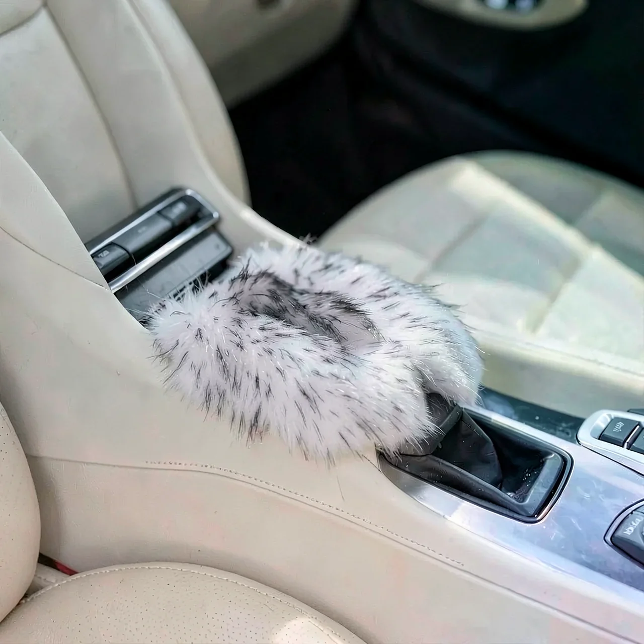 Подлокотник автомобильный коричневый