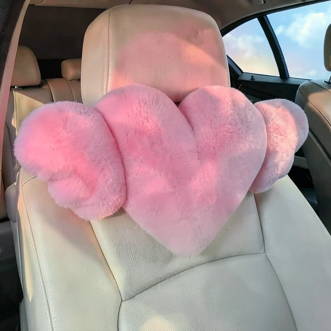 Подушка для шеи Love персиковая