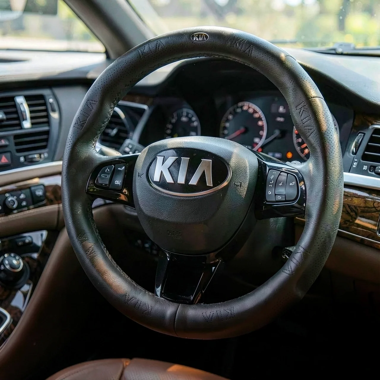 Чехол на руль Kia Hocasen круглый черный перфорированный