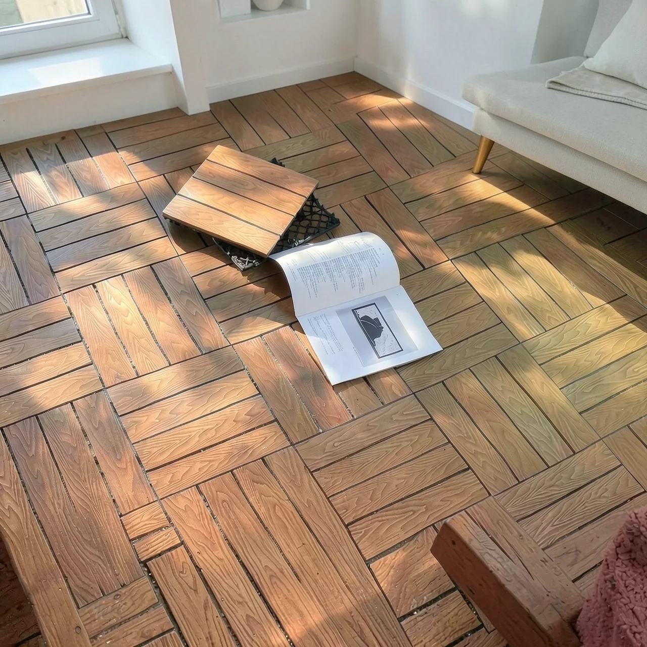 Террасная доска ДПК светло-коричневая полосатая 30x30