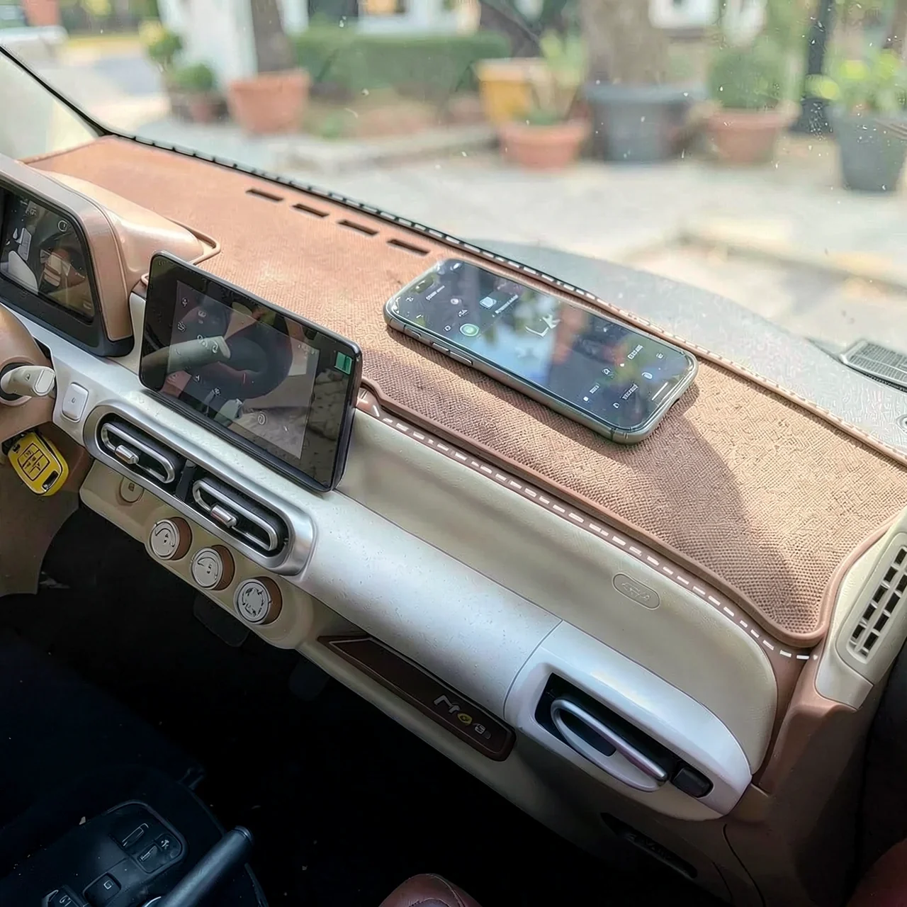 Коврик на приборную панель Wuling Macaron III розовый