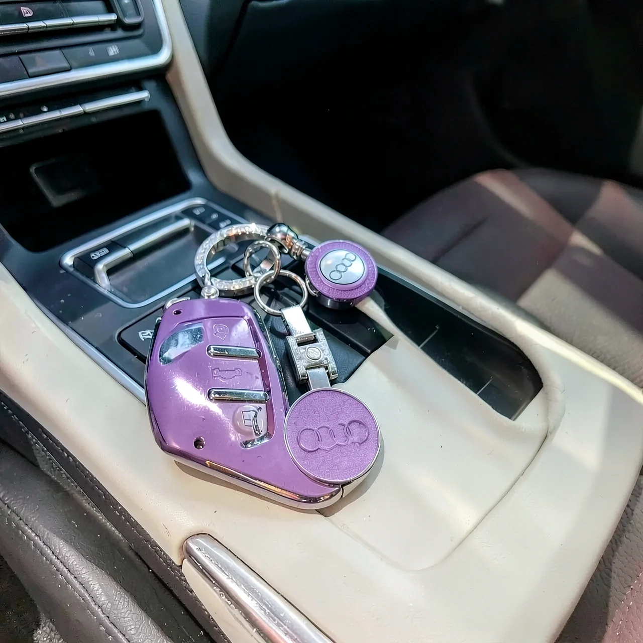Чехол Audi D фиолетовый с логотипом