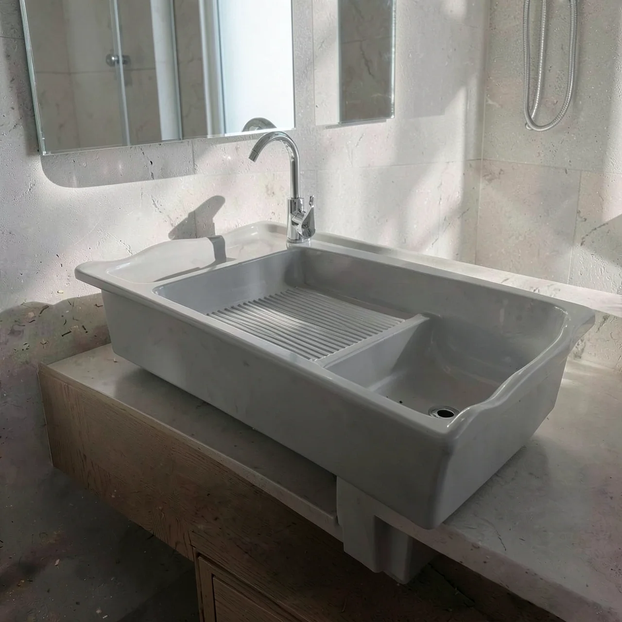 Раковина кварцевая серая 90x58 резной край с бортиком