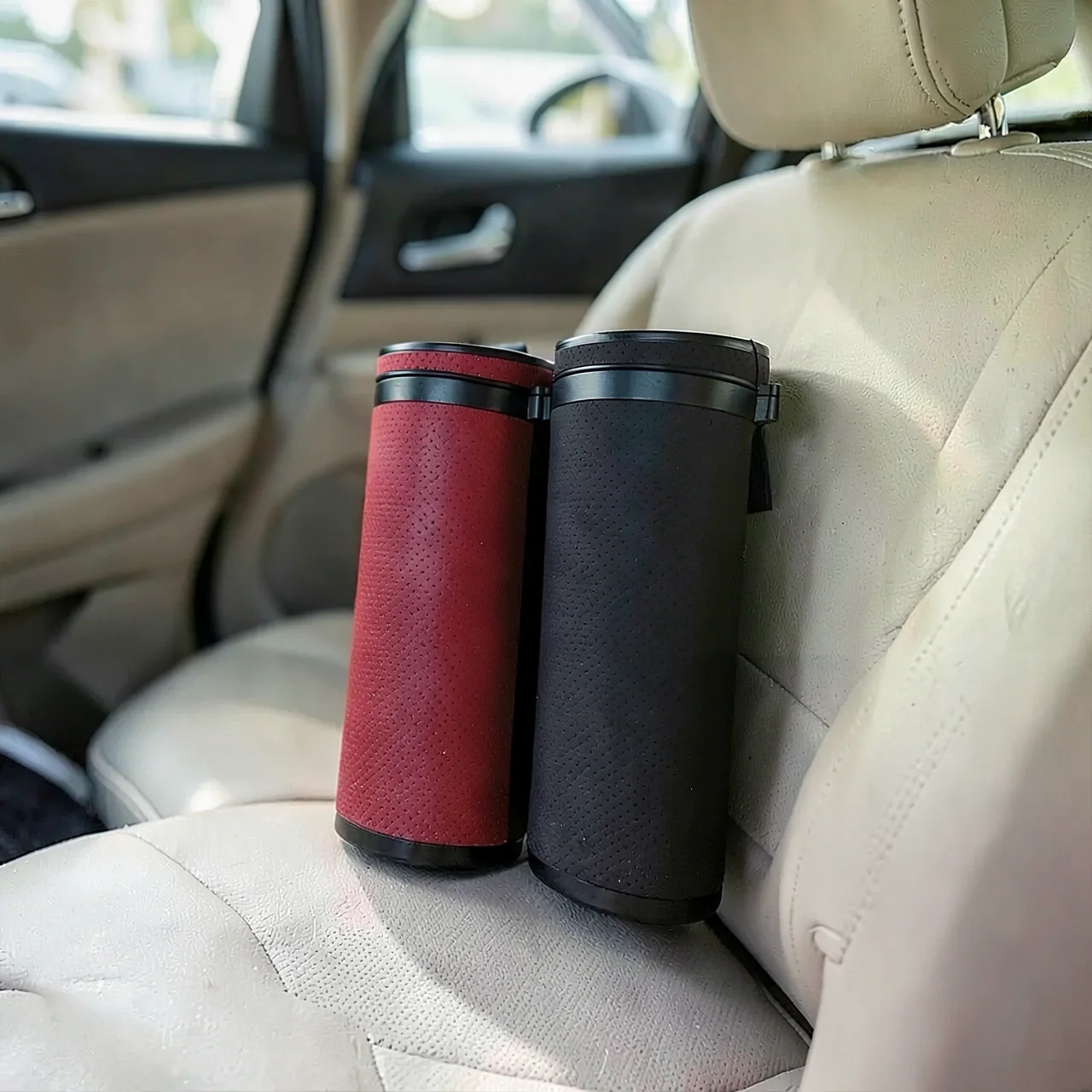Автомобильный диспенсер для салфеток Amuk белый