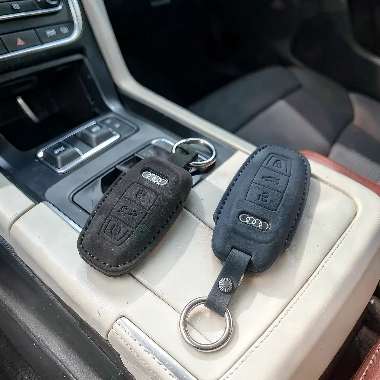 Чехол Audi замша черный с ремешком