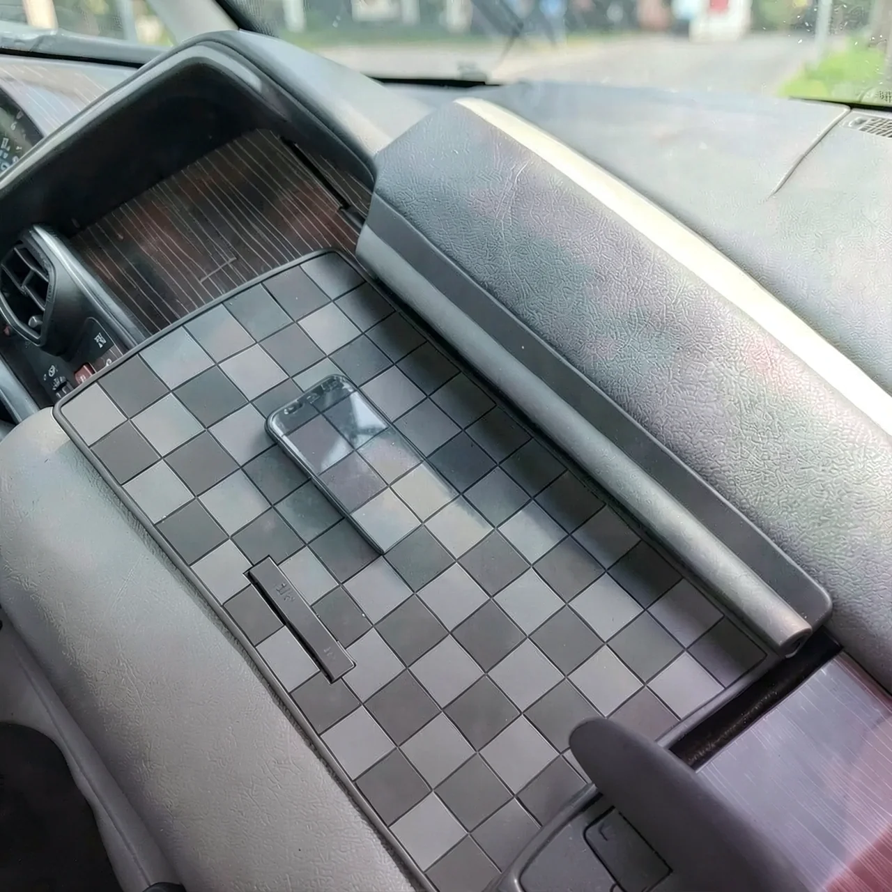 Коврик в перчаточный ящик Toyota Granvia черно-серый