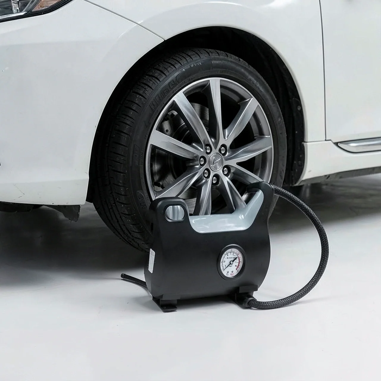 Компрессор Leiben Inflator T универсальный с длинным кабелем