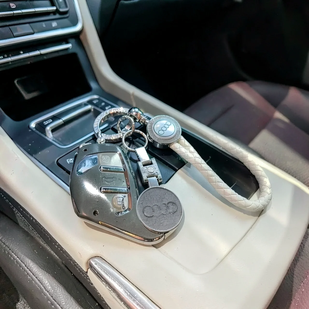 Чехол Audi A черный с кольцом