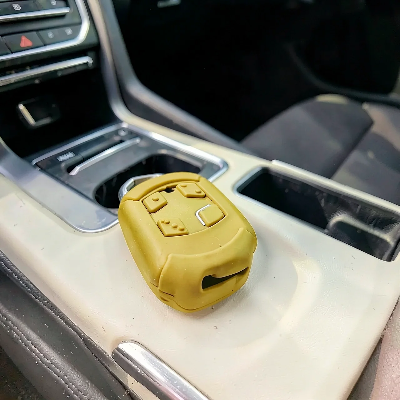 Чехол силиконовый Chevrolet желтый