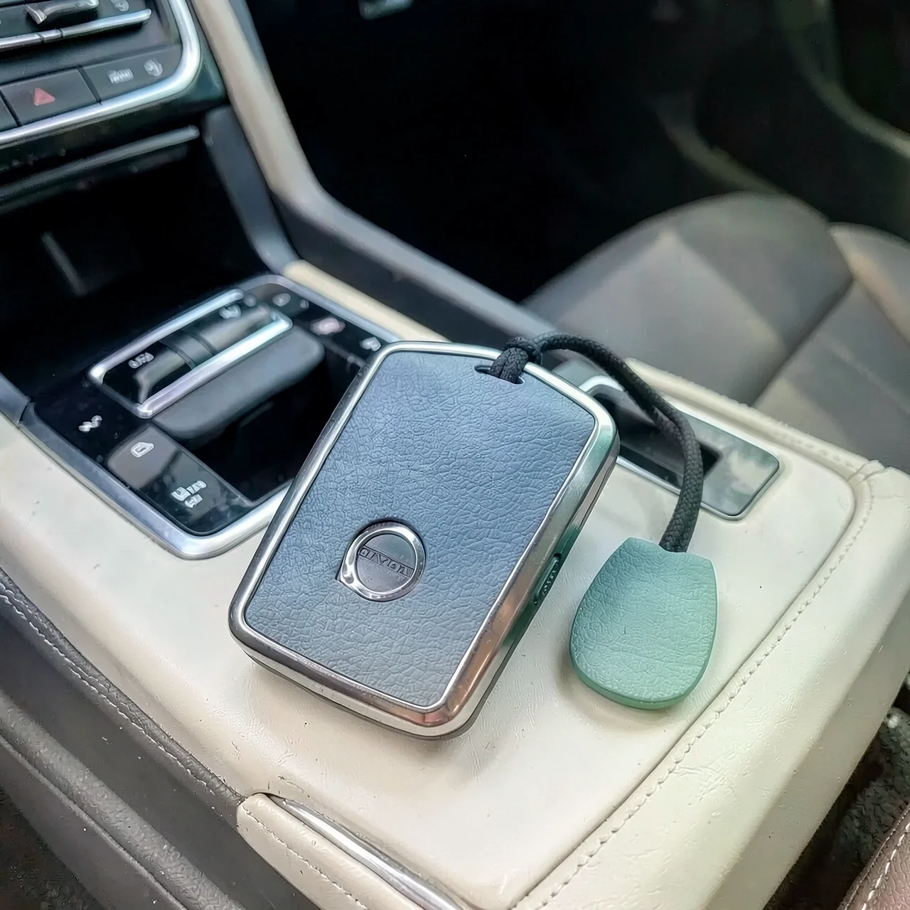 Чехол для ключа Volvo серый без логотипа