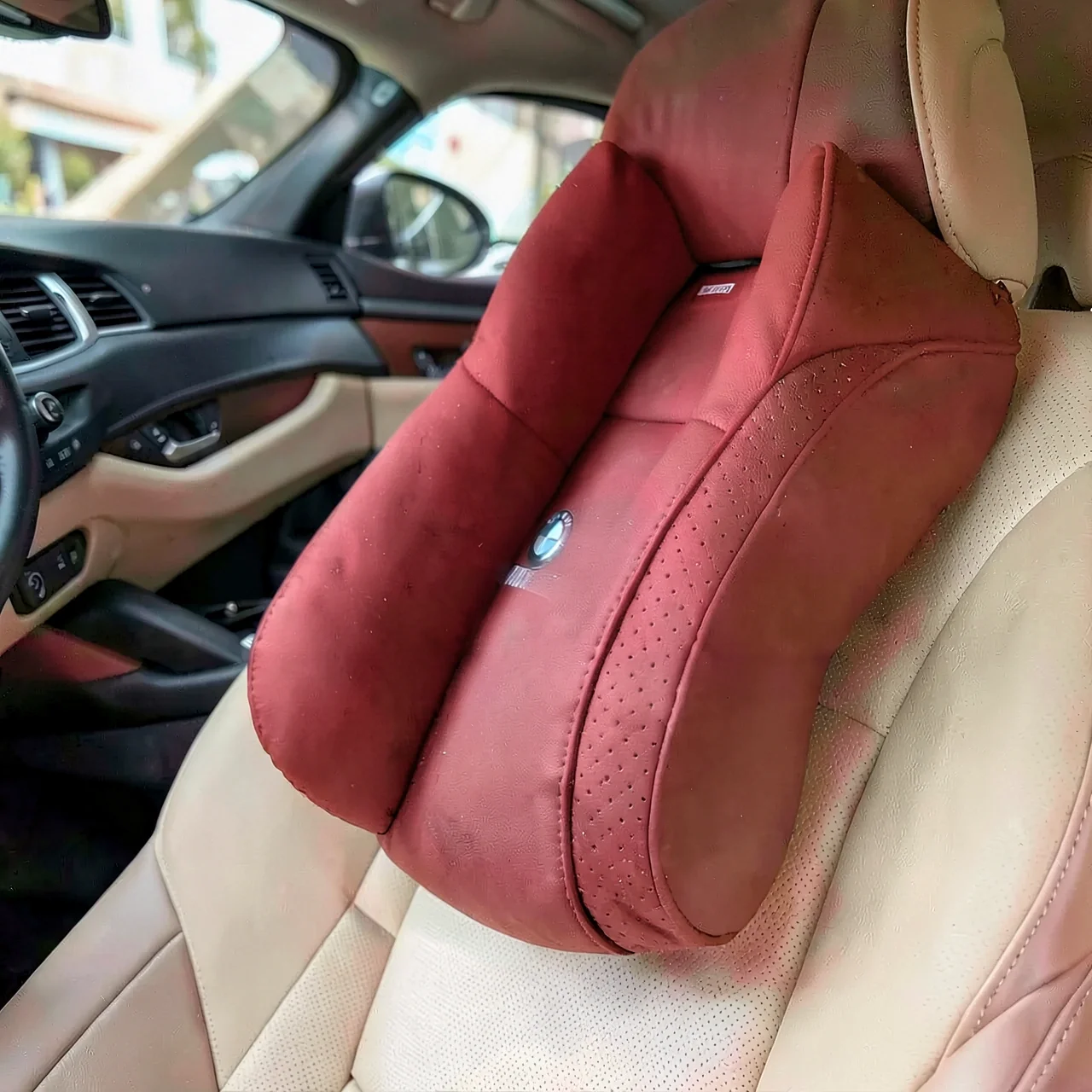 Подушка шейная BMW красная