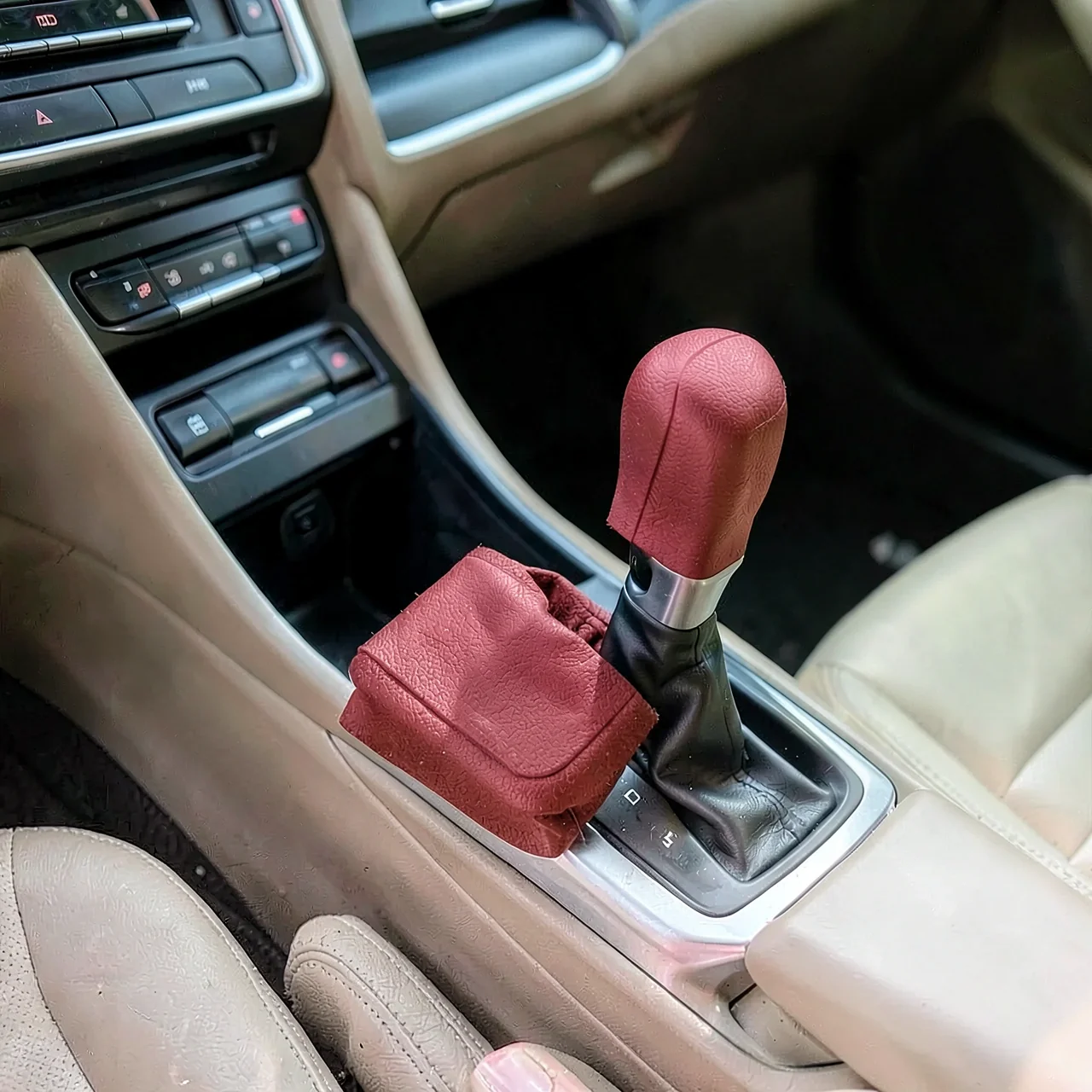Чехол для КПП Toyota красный