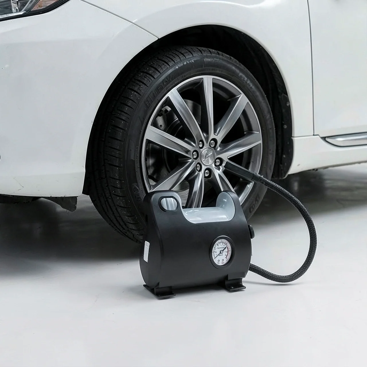 Компрессор Leiben Inflator T универсальный с удлинителем и ремкомплектом
