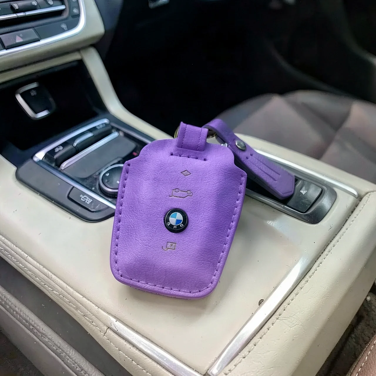 Чехол-ключница BMW A фиолетовый с T-образным ремешком