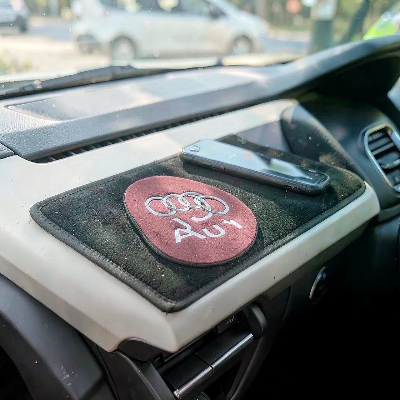 Коврик противоскользящий Audi зеленый
