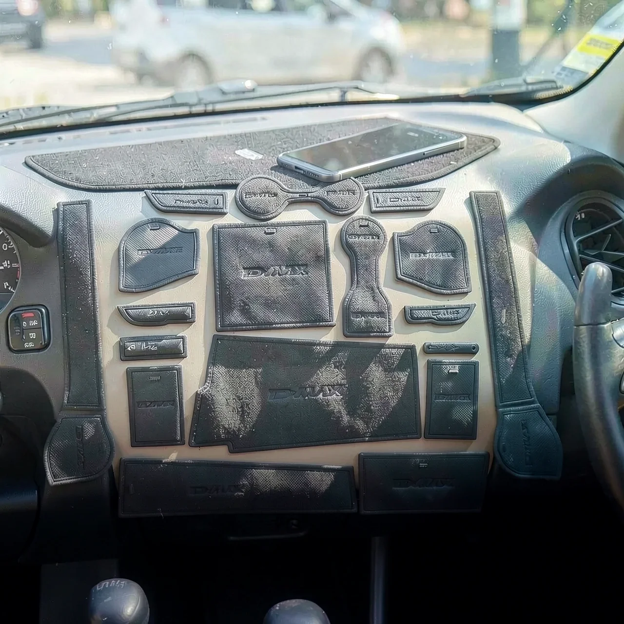 Комплект защитных накладок Isuzu D-Max правый руль