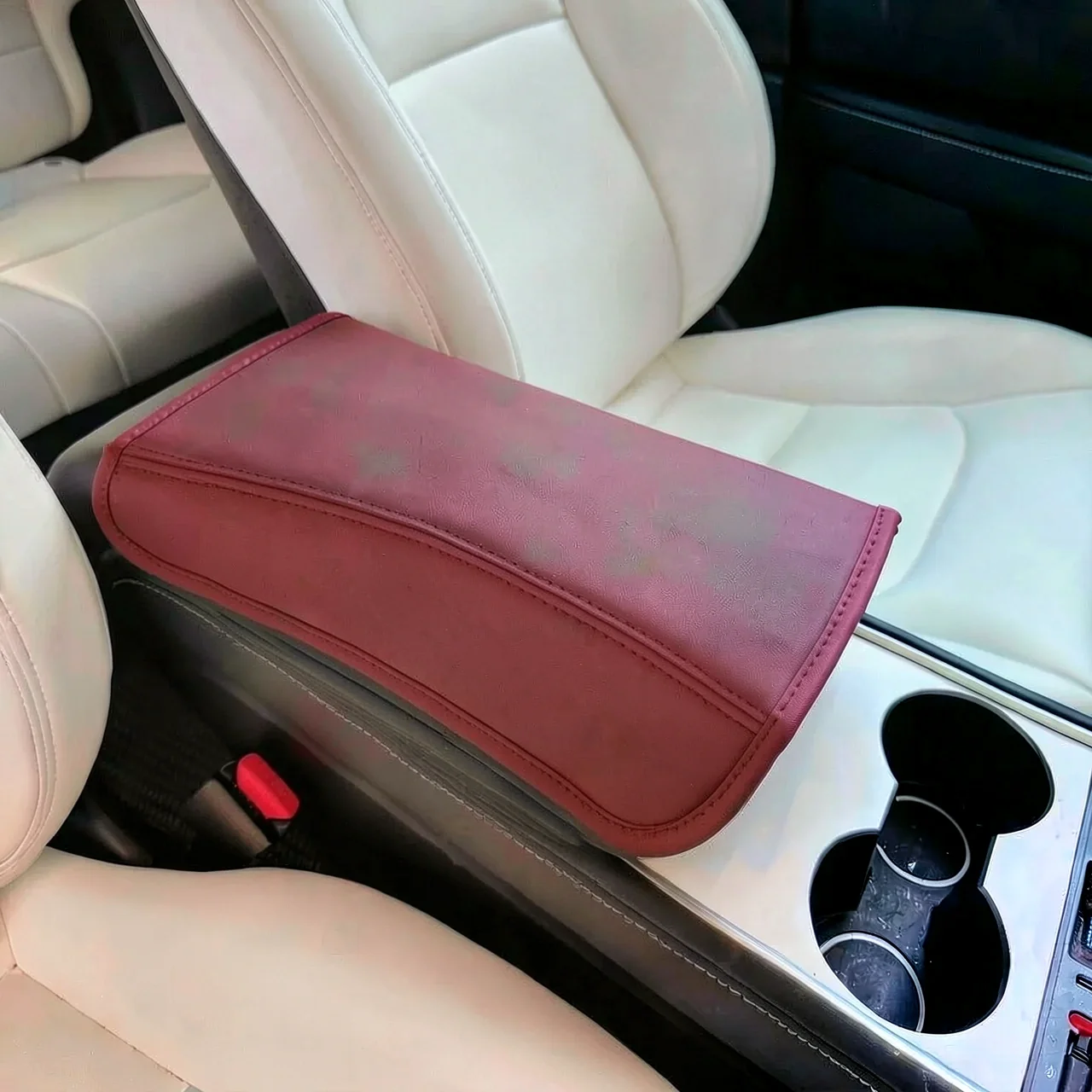 Чехол подлокотника Coolqi Tesla красный с шелкографией