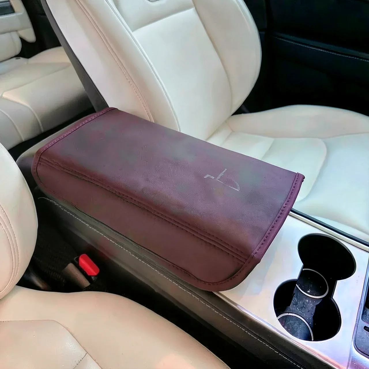 Чехол подлокотника Tesla с тиснением бордовый