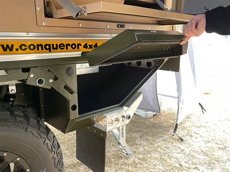 Автодом-прицеп для бездорожья Conqueror UEV490