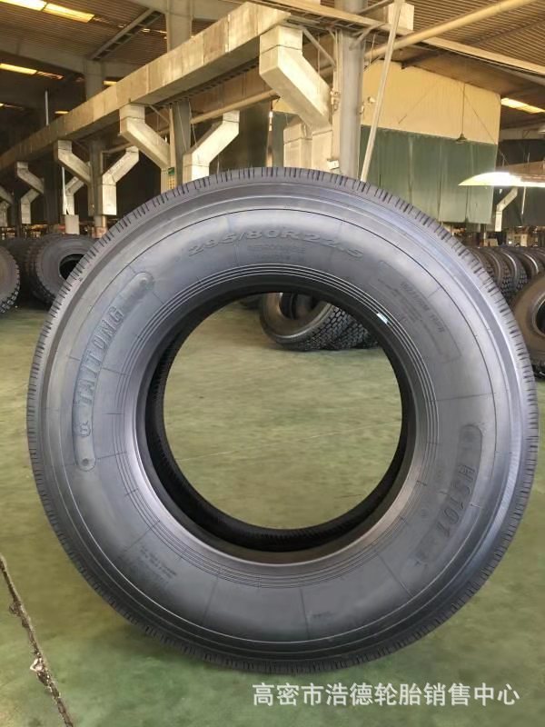 Шина из стальной проволоки для вакуумных грузовиков 295/75R22.5 Шина из стальной проволоки 215/75R17.5 для продажи на экспорт и на внутренний рынок на складе