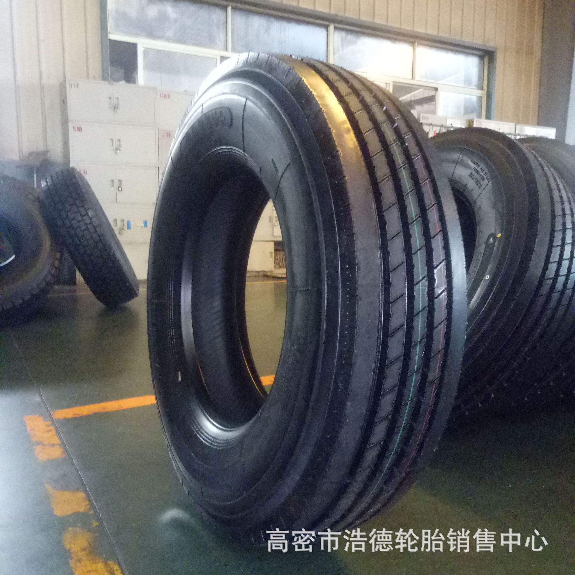 Шина из стальной проволоки для вакуумных грузовиков 295/75R22.5 Шина из стальной проволоки 215/75R17.5 для продажи на экспорт и на внутренний рынок на складе