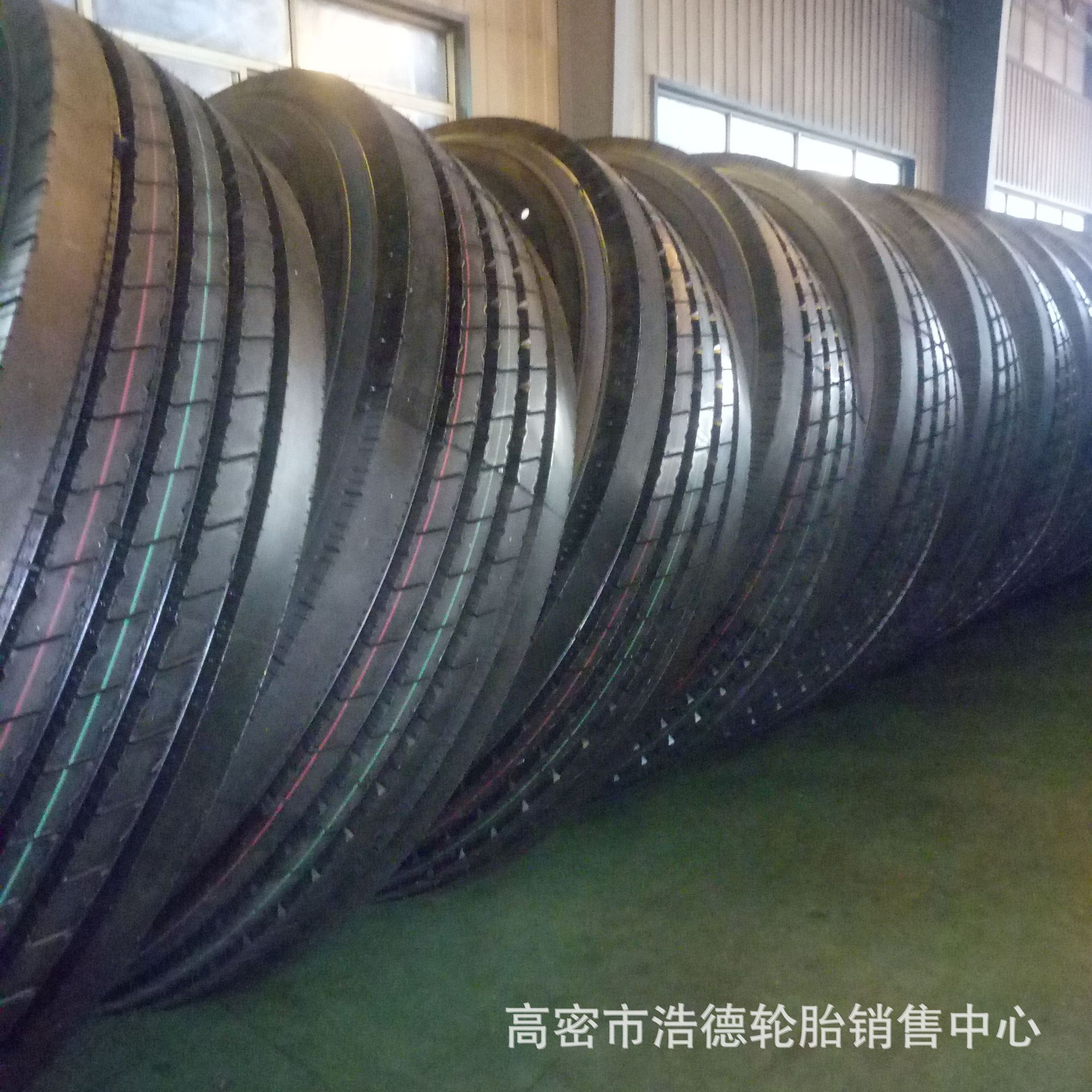 Шина из стальной проволоки для вакуумных грузовиков 295/75R22.5 Шина из стальной проволоки 215/75R17.5 для продажи на экспорт и на внутренний рынок на складе