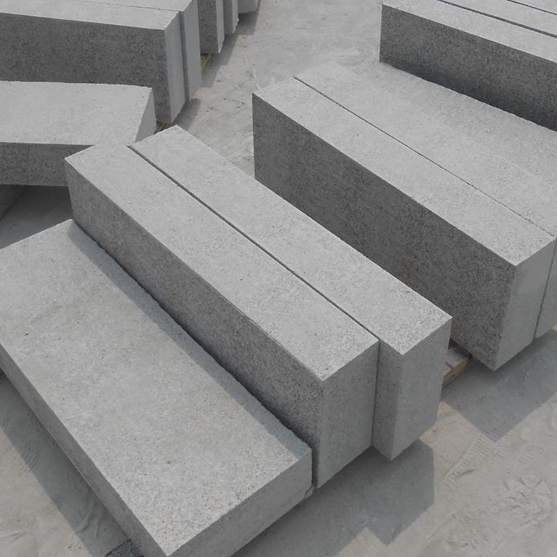 Бордюр из натурального серого гранита Green Stone