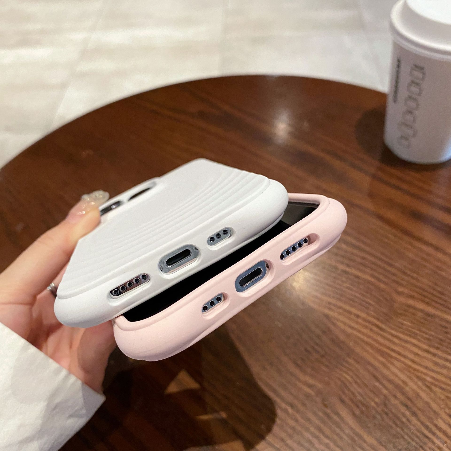 Apple 15 is suitable for iPhone 16 Pro with a liquid silicone phone protective case and 3D 3D creative design
