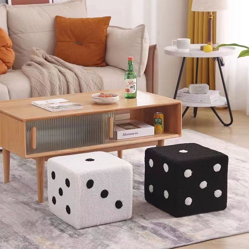 Пуф-табурет в форме игрального кубика Siete Stool от Binxin Jiapin