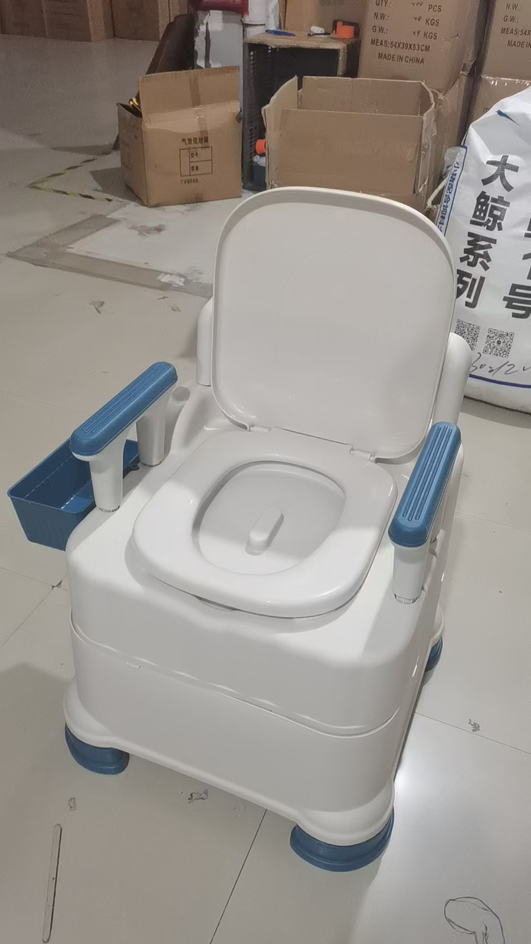 Toilet for the elderly, movable toilet with armrests, indoor portable, pregnant women's bedpan, toilet chair, cleaning