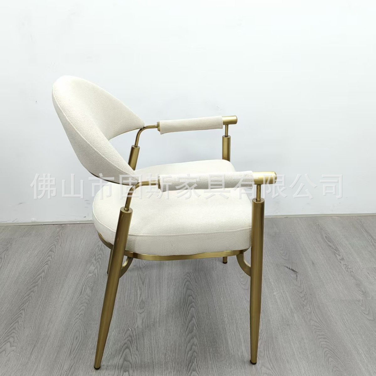 Кресло дизайнерское Gus Furniture в скандинавском стиле