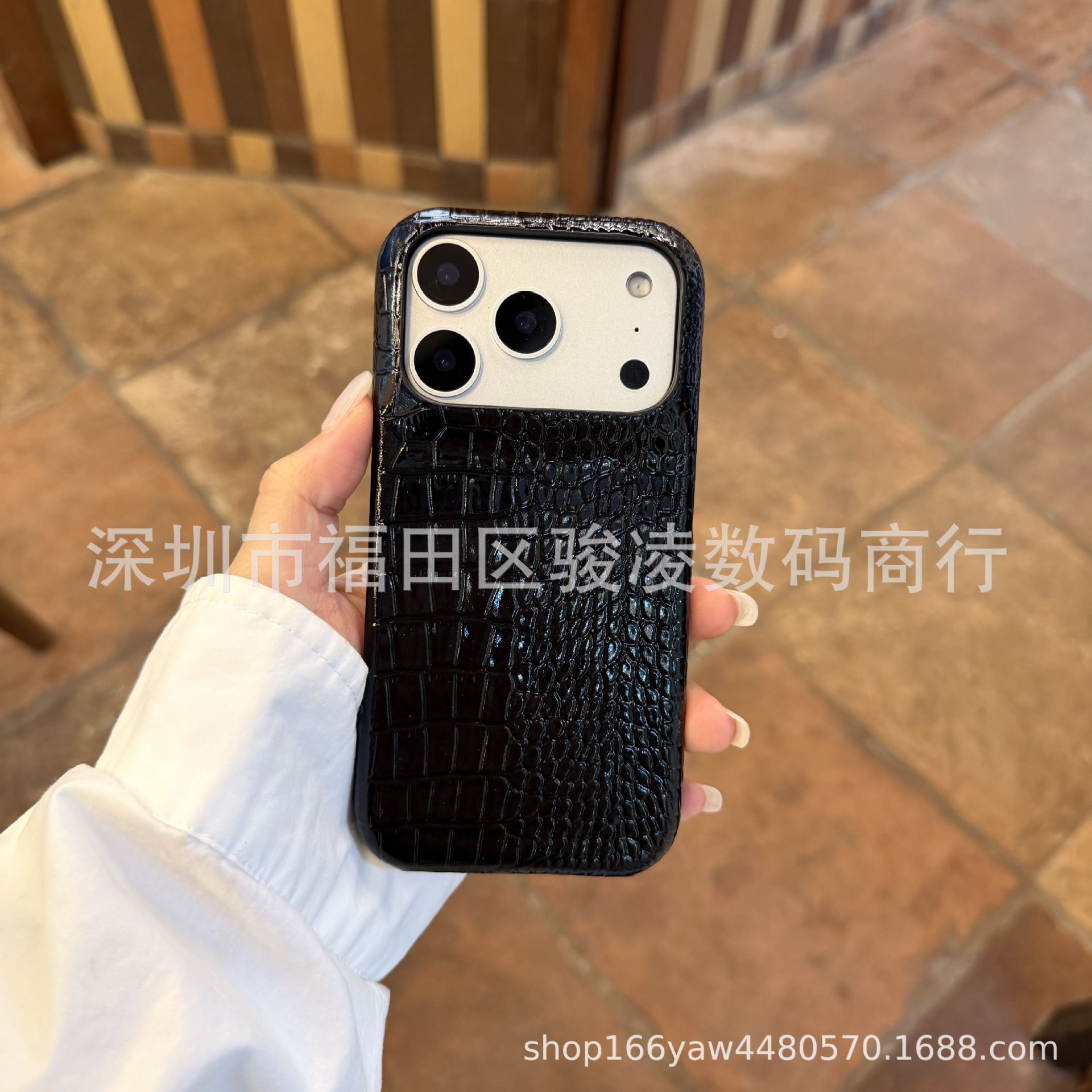 European and American crocodile skin pattern suitable for iPhone 17 phone case half pack 15 promax solid color 14 retro 13/12/16