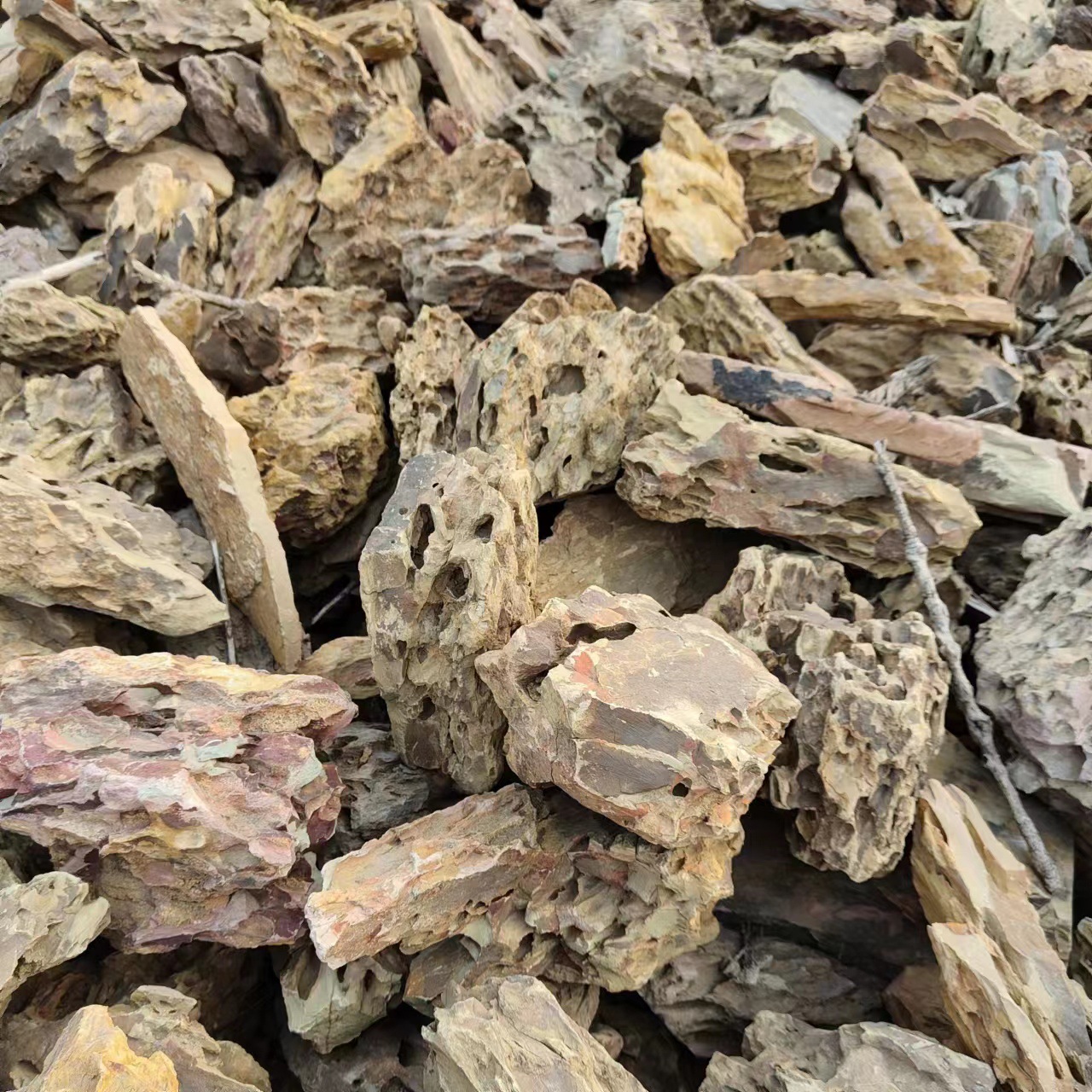 Сосновая камень рыбака ландшафтная каменная фальшивая гора Камень вода Танка Аккал Декоративный Ландшафт Горный камень Камень бонсай Каменный ландшафтный ландшафтный дизайн сосны