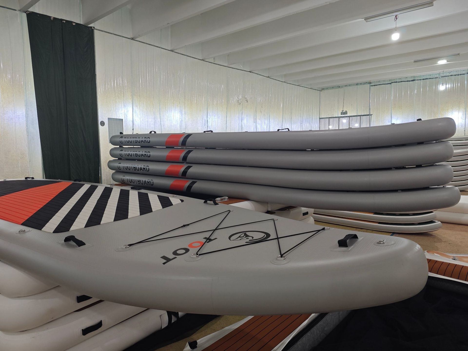 Inflatable 5.5-meter bus paddle board, standing multi person paddle board, popular PVC material inflatable paddle board in scenic spots