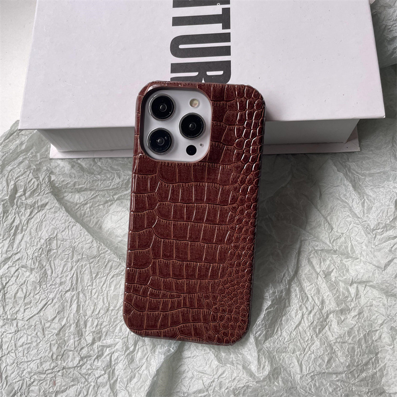 European and American crocodile skin pattern suitable for iPhone 17 phone case half pack 15 promax solid color 14 retro 13/12/16