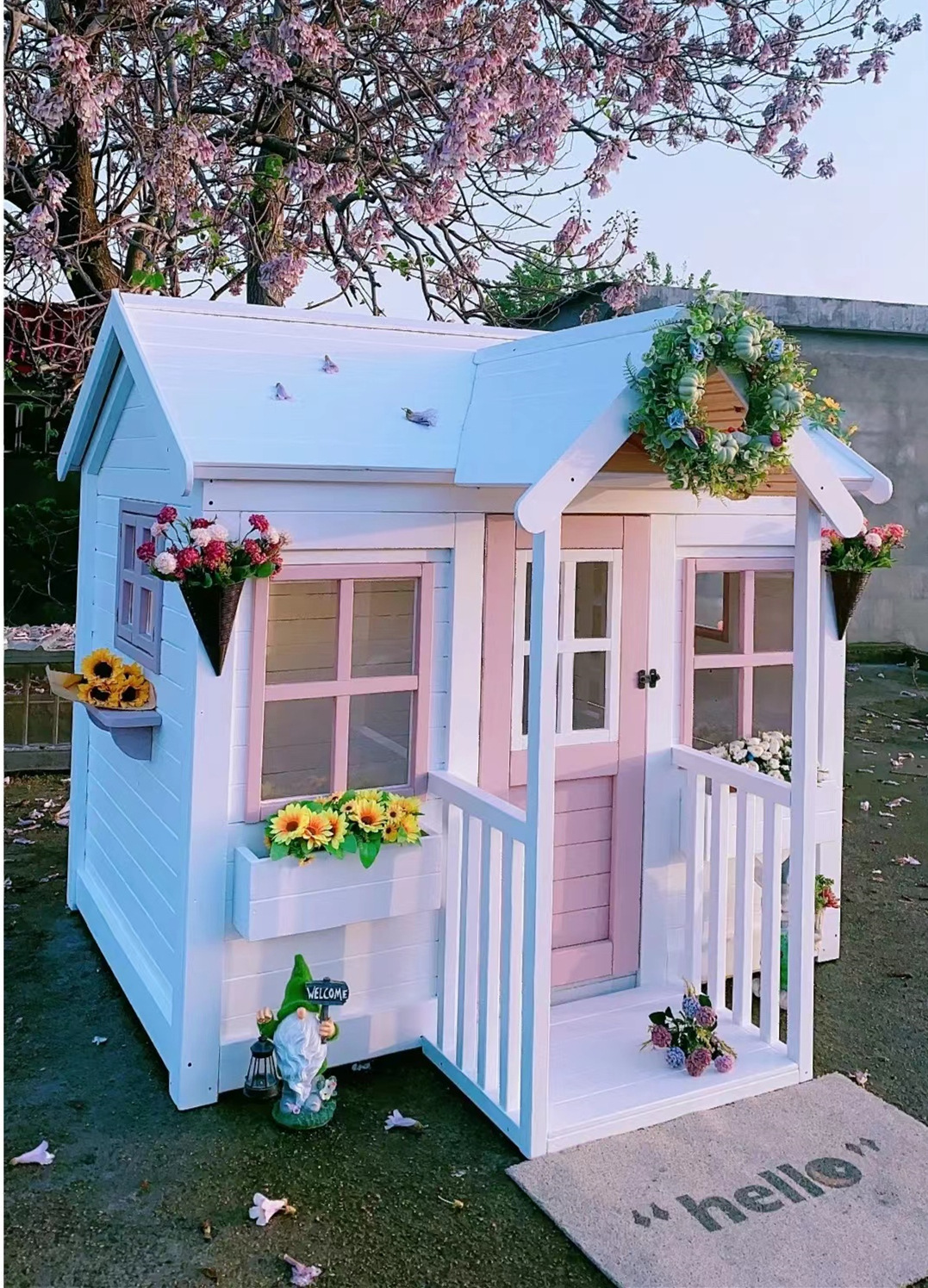 Customized wooden house anti-corrosion wooden cabin solid wood cabin courtyard kindergarten outdoor homestay house decoration for children