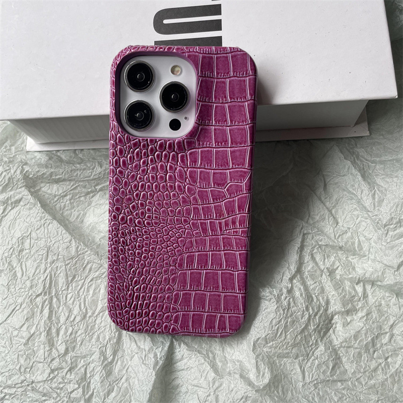 European and American crocodile skin pattern suitable for iPhone 17 phone case half pack 15 promax solid color 14 retro 13/12/16