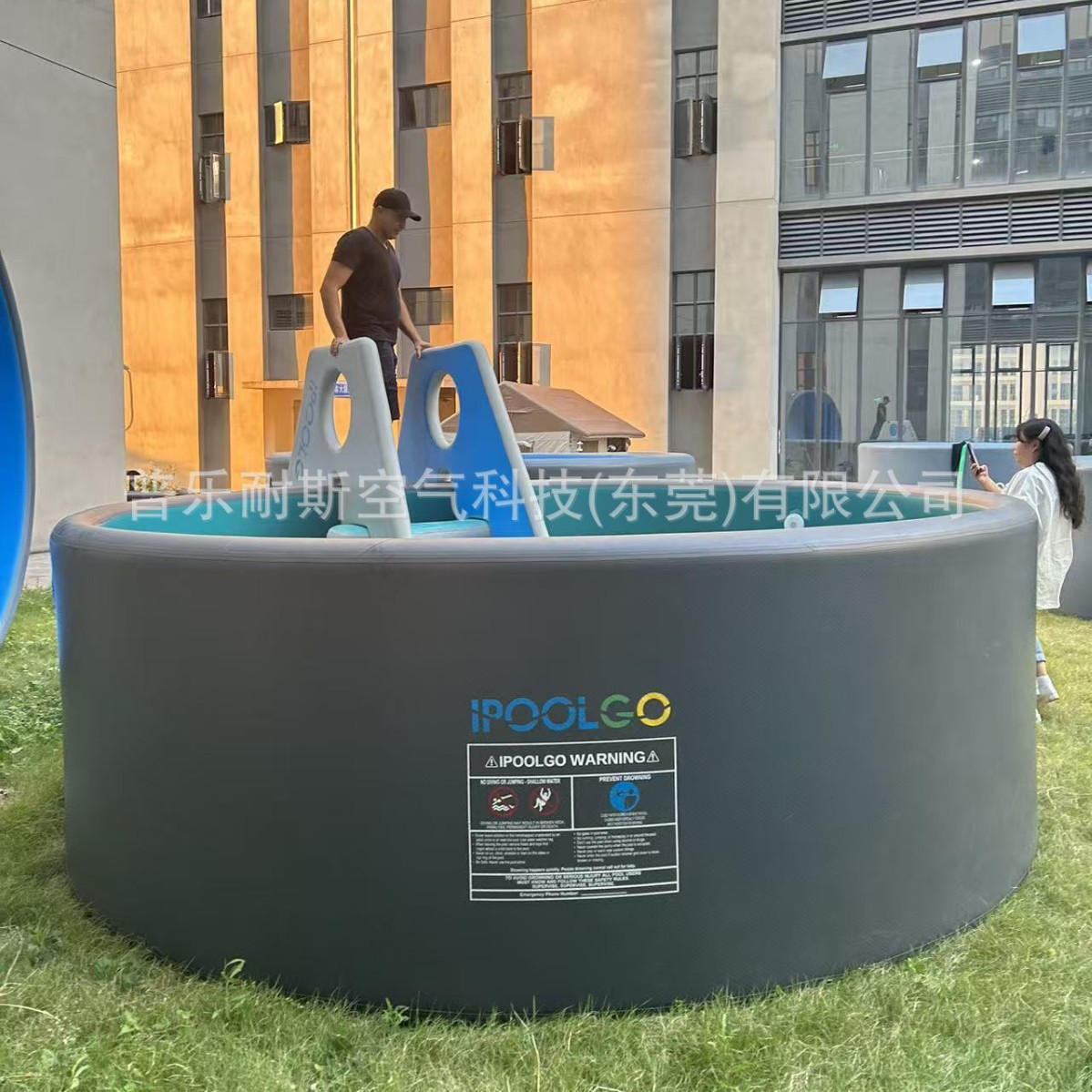 IPOOLGO double-layer inflatable brushed swimming pool circular PVC new technology with gray exterior and blue interior, novel and thickened swimming pool