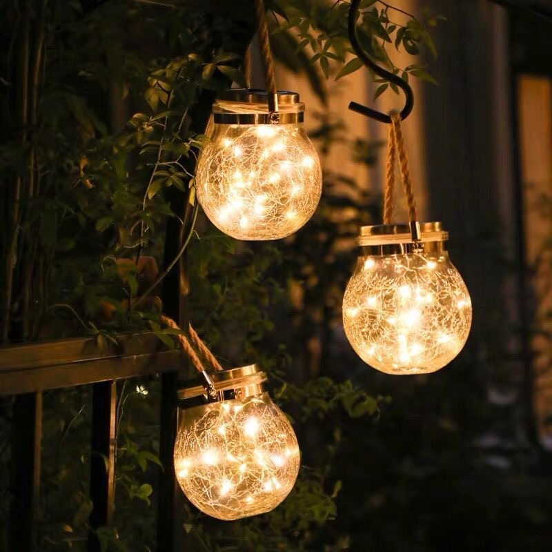 Solar powered cracked lights, outdoor courtyard gardens, internet famous small courtyard landscaping, balcony atmosphere decoration, hanging tree lights