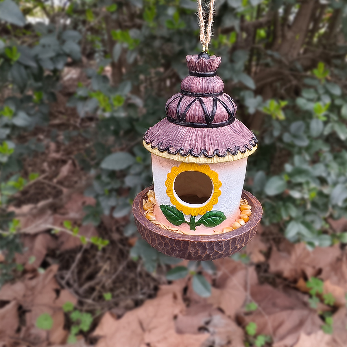 Cross border resin hummingbird house decoration garden courtyard haystack bird house resin handicrafts ornaments natural bird nest feeding