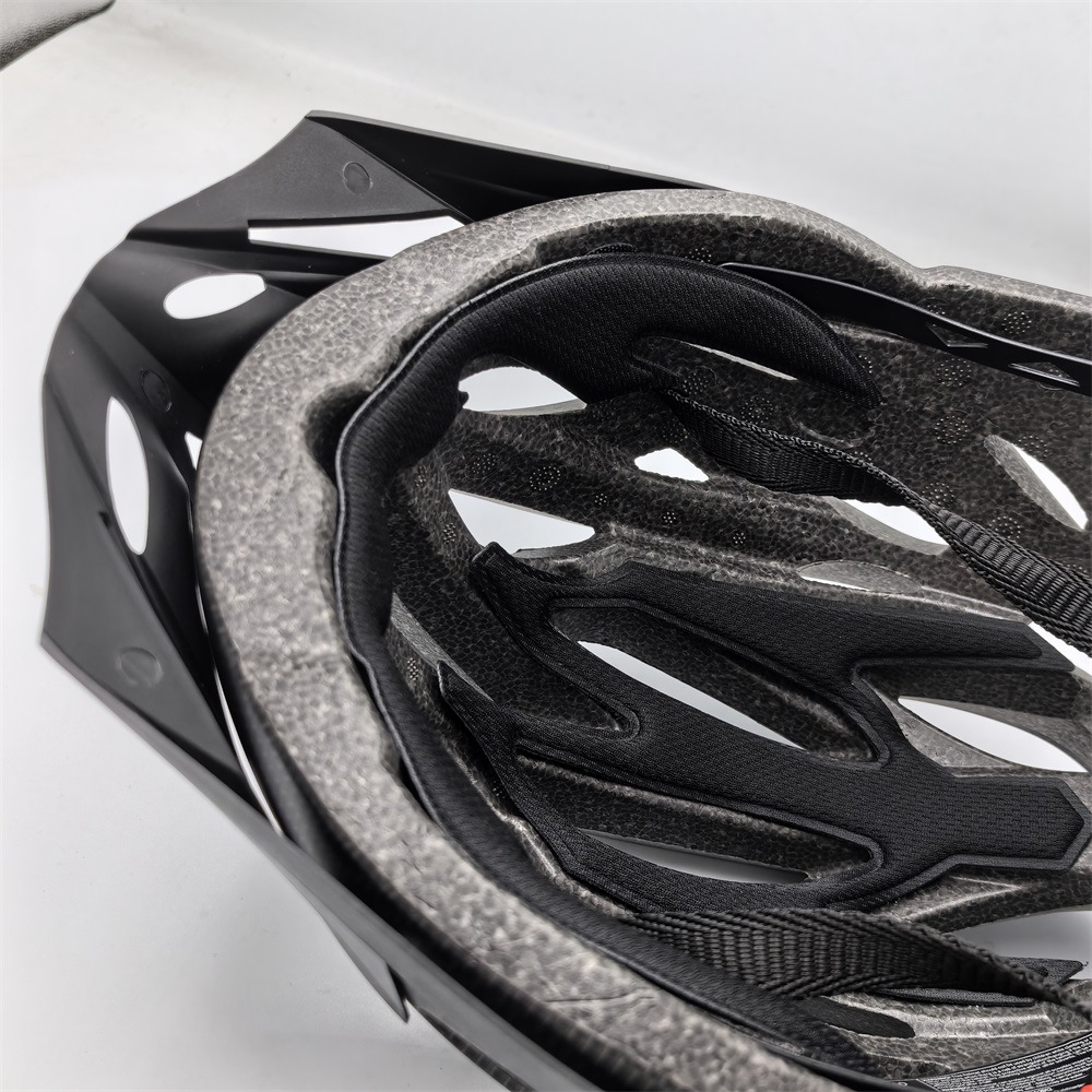 YUMAJ Allroad Sports, Leisure, Commuting, Multi functional Highway, Mountain Bike Riding, Taillight Helmet