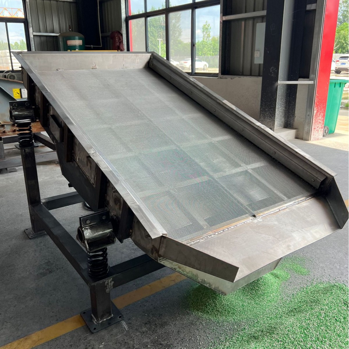 Linear multi-layer small electric vibrating sand screening machine, dry powder mortar vibrating screening machine